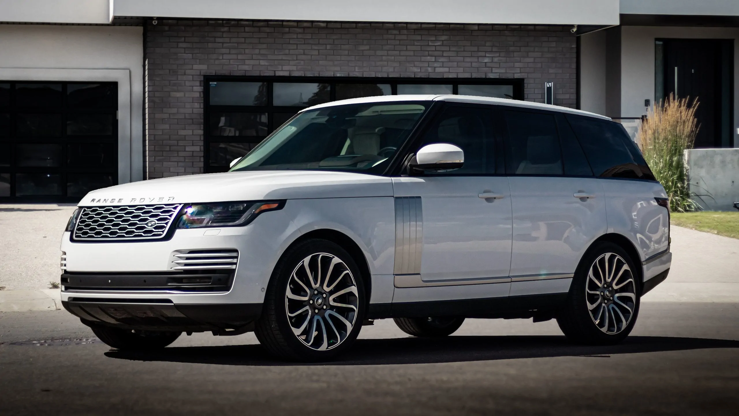 Range Rover Luxury Car Rentals in Edmonton